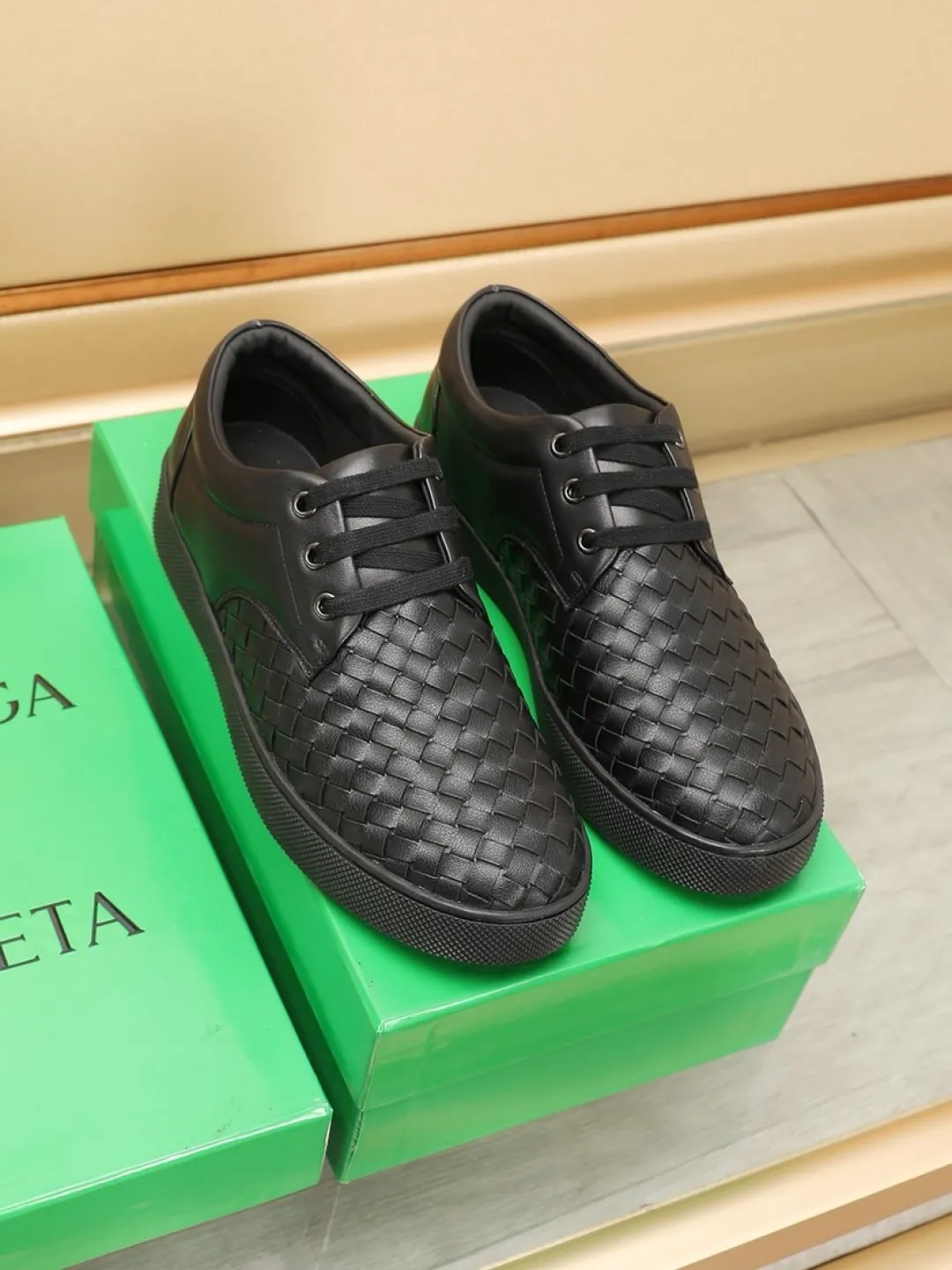 Men's Men's Shoes💰P 500💰【BV】Classic Casual Shoes🔍Winning the world's recognized top brand with details and creativity, the details highlight traditional hand stitching. The upper is made of original first-layer cowhide woven surface, and the cowhide lining is environmentally friendly. ♻️Does not fade. 💪Sole: Rubber original outsole specially provided by the original factory. ⚠Can be entered and exited at will. Welcome to compare. ⚠Number of sizes: 38-45 (customized in 45)